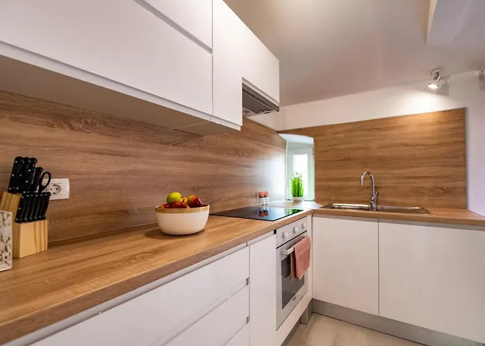 Antique Center פולה