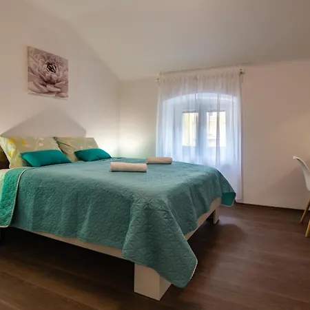 Antique Center * Pula