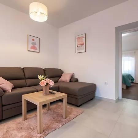 Antique Center * Pula