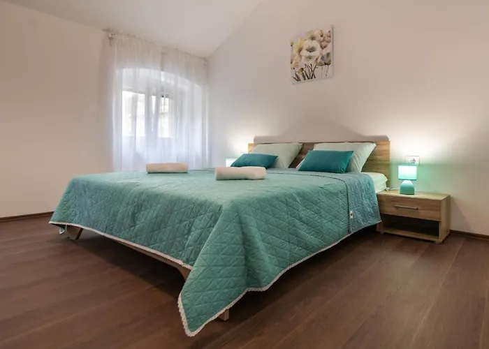 Antique Center 아파트