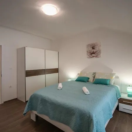 Antique Center Apartman Póla