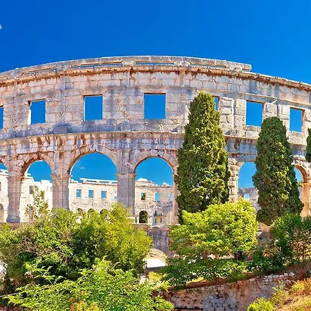 Antique Center * Pula